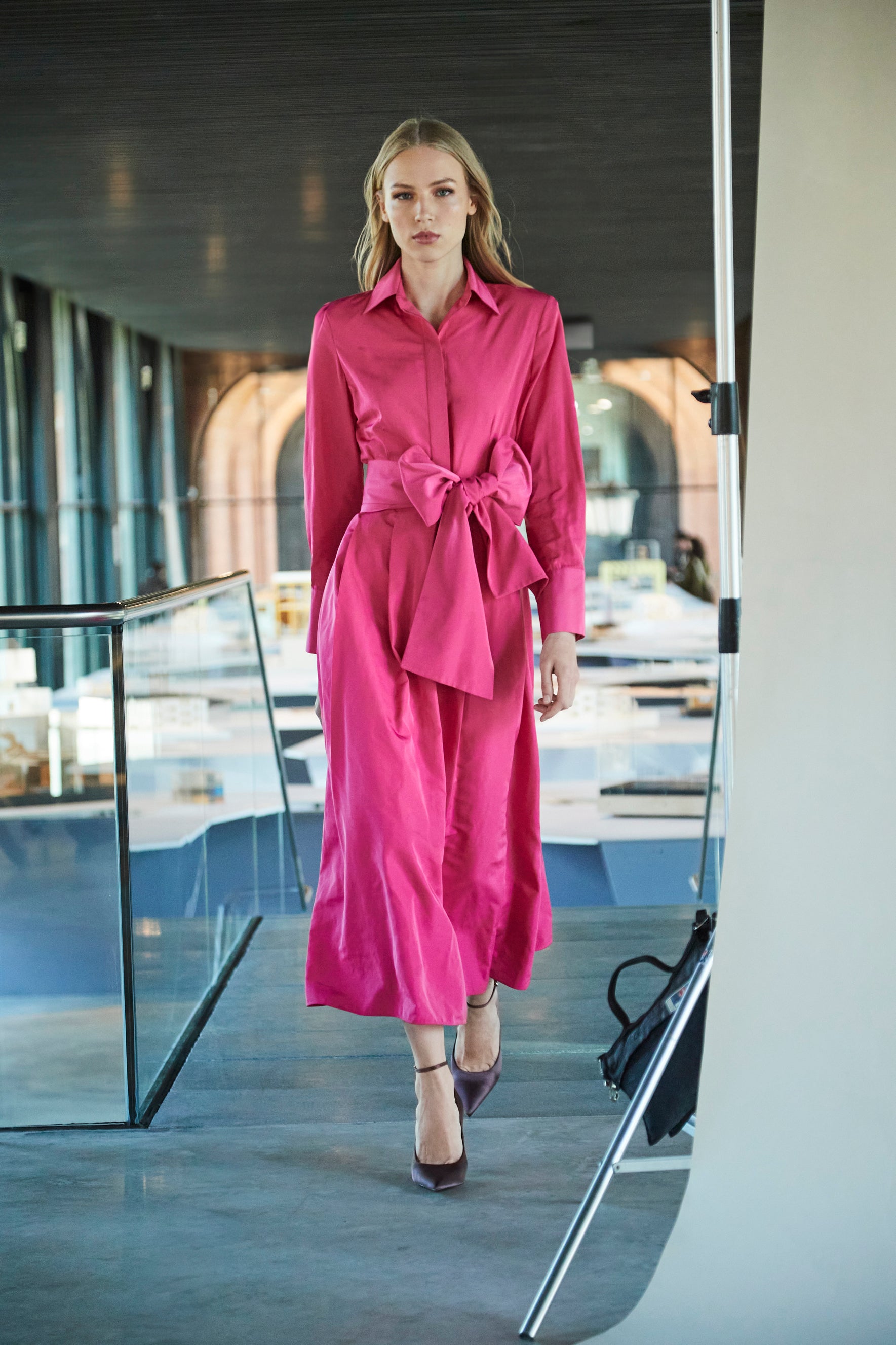 VESTIDO LISO CINTURON FUCHSIA CORNELIA