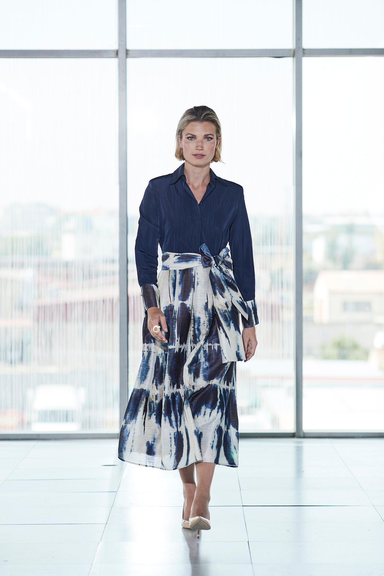 VESTIDO MIDI ESTAMPADO INDIGO ETIENNE