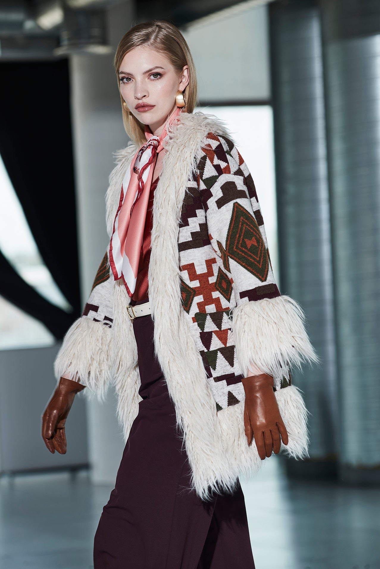 ABRIGO ETNICO BEIGE PELO RENEE - THE EXTREME COLLECTION