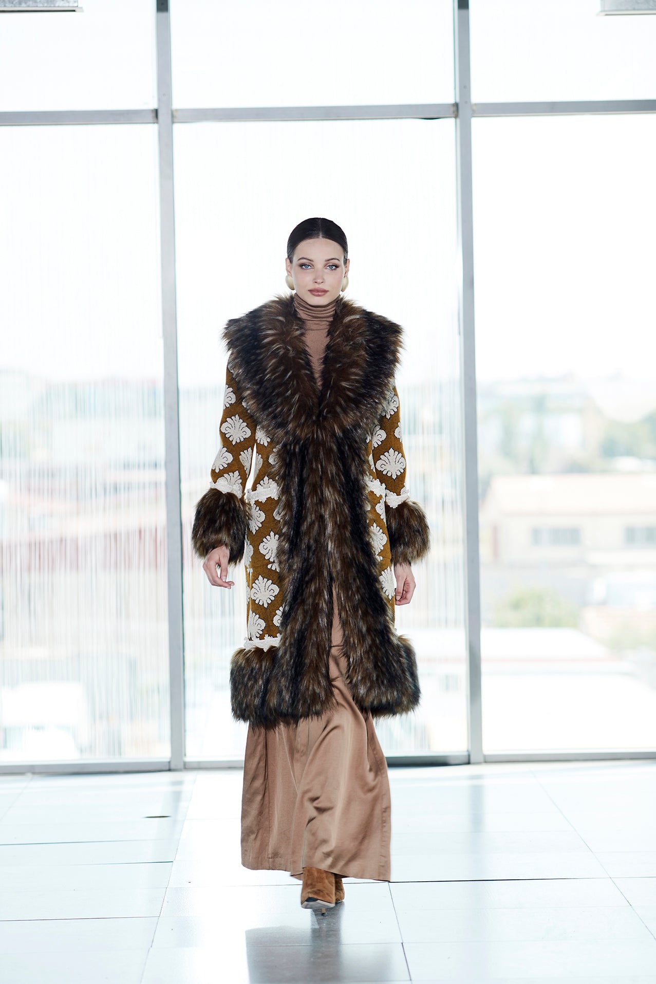 ABRIGO LARGO ALPACA MIEL OLIVE - THE EXTREME COLLECTION