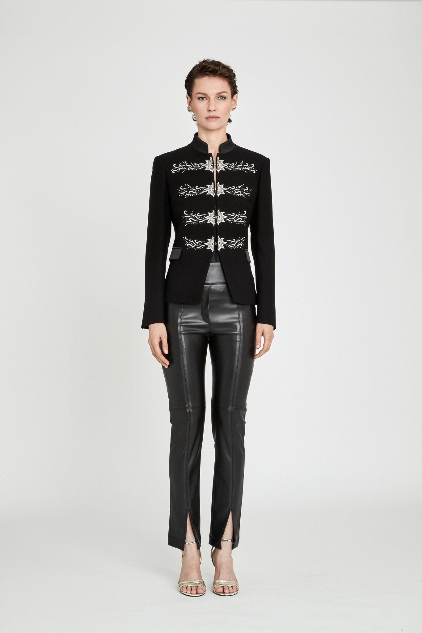 BLAZER AZABACHE BORDADO PLATA FIORELLA - THE EXTREME COLLECTION