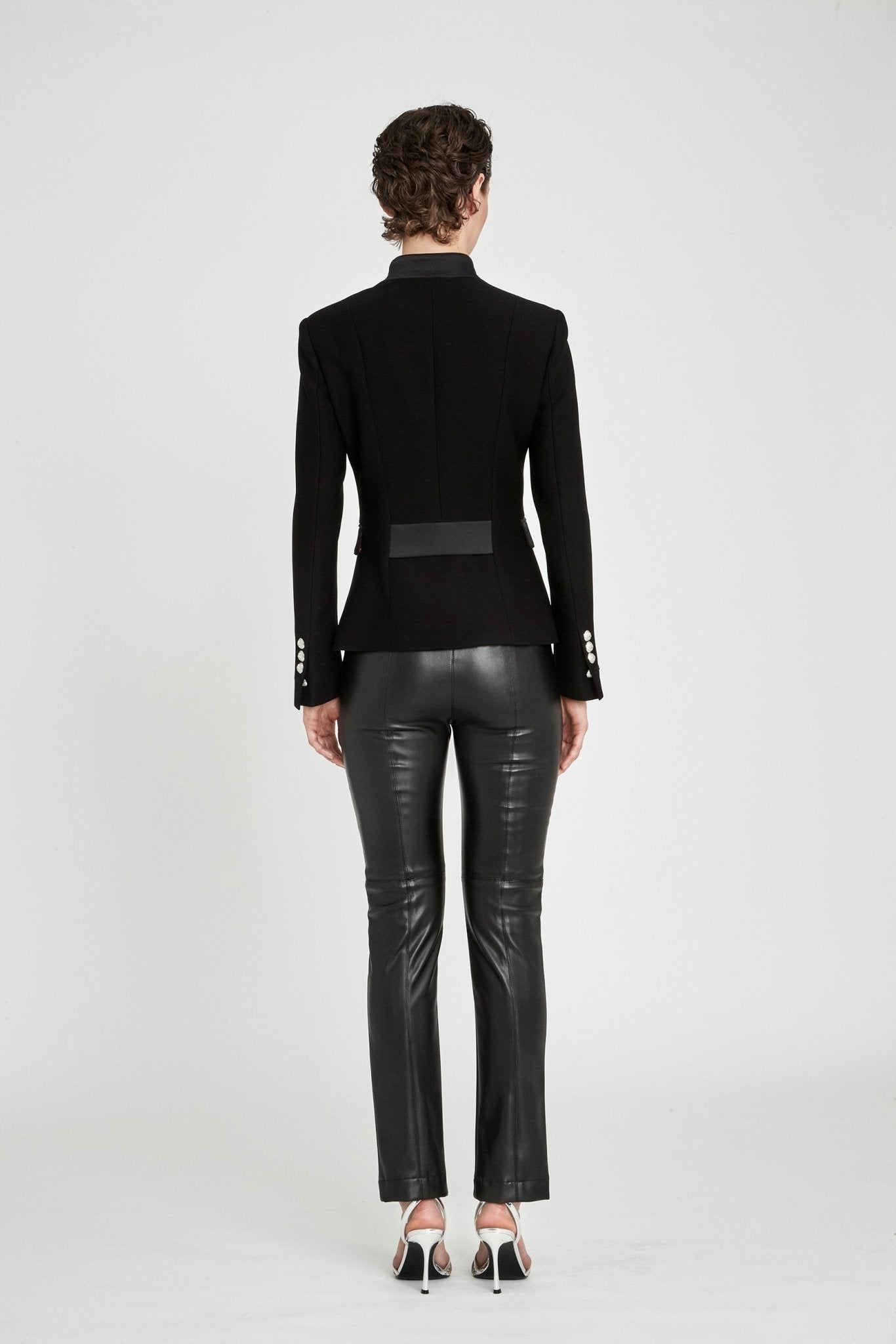 BLAZER AZABACHE BORDADO PLATA FIORELLA - THE EXTREME COLLECTION