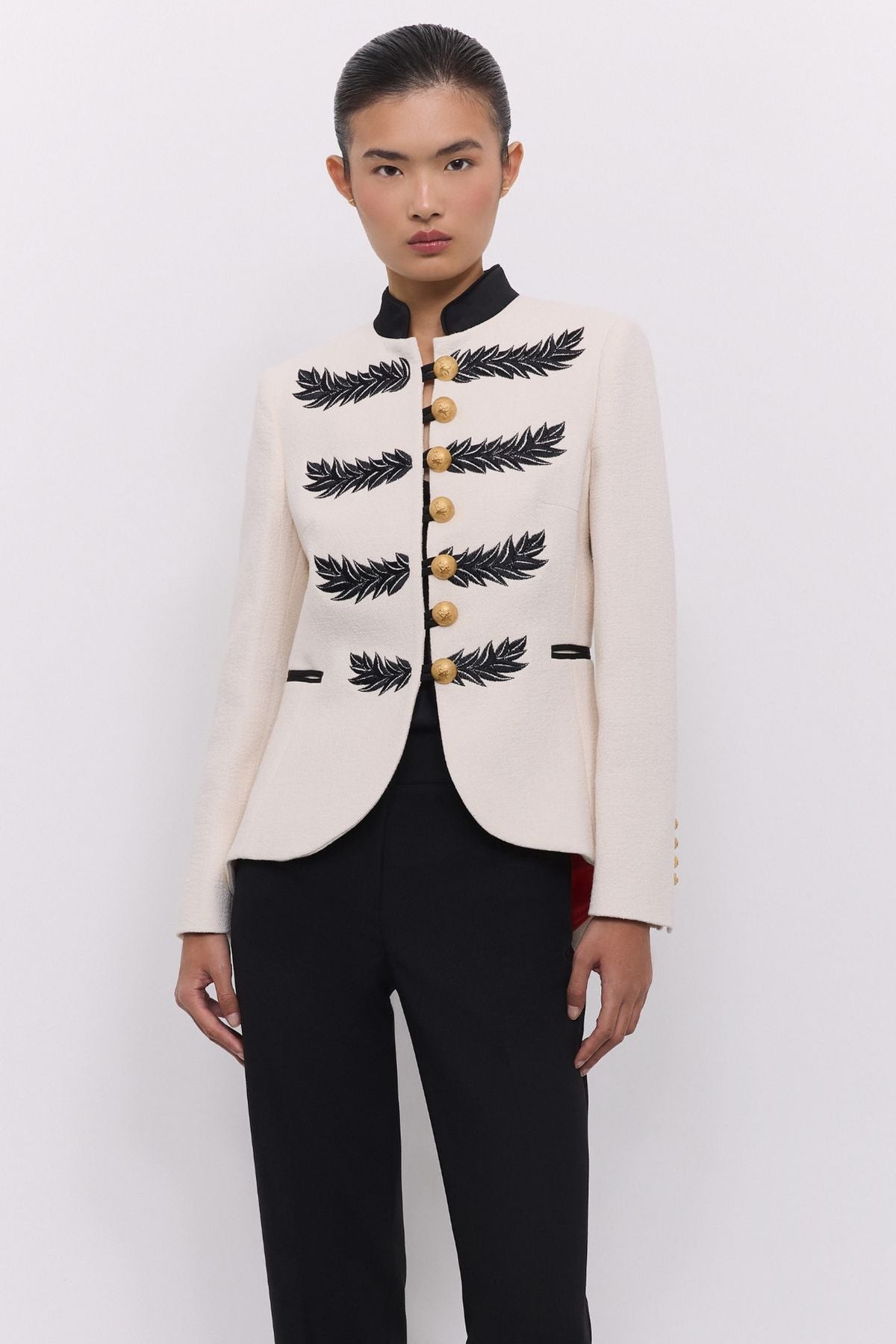 Blazer bordada blanco roto Renata Love - Edición Limitada - THE EXTREME COLLECTION