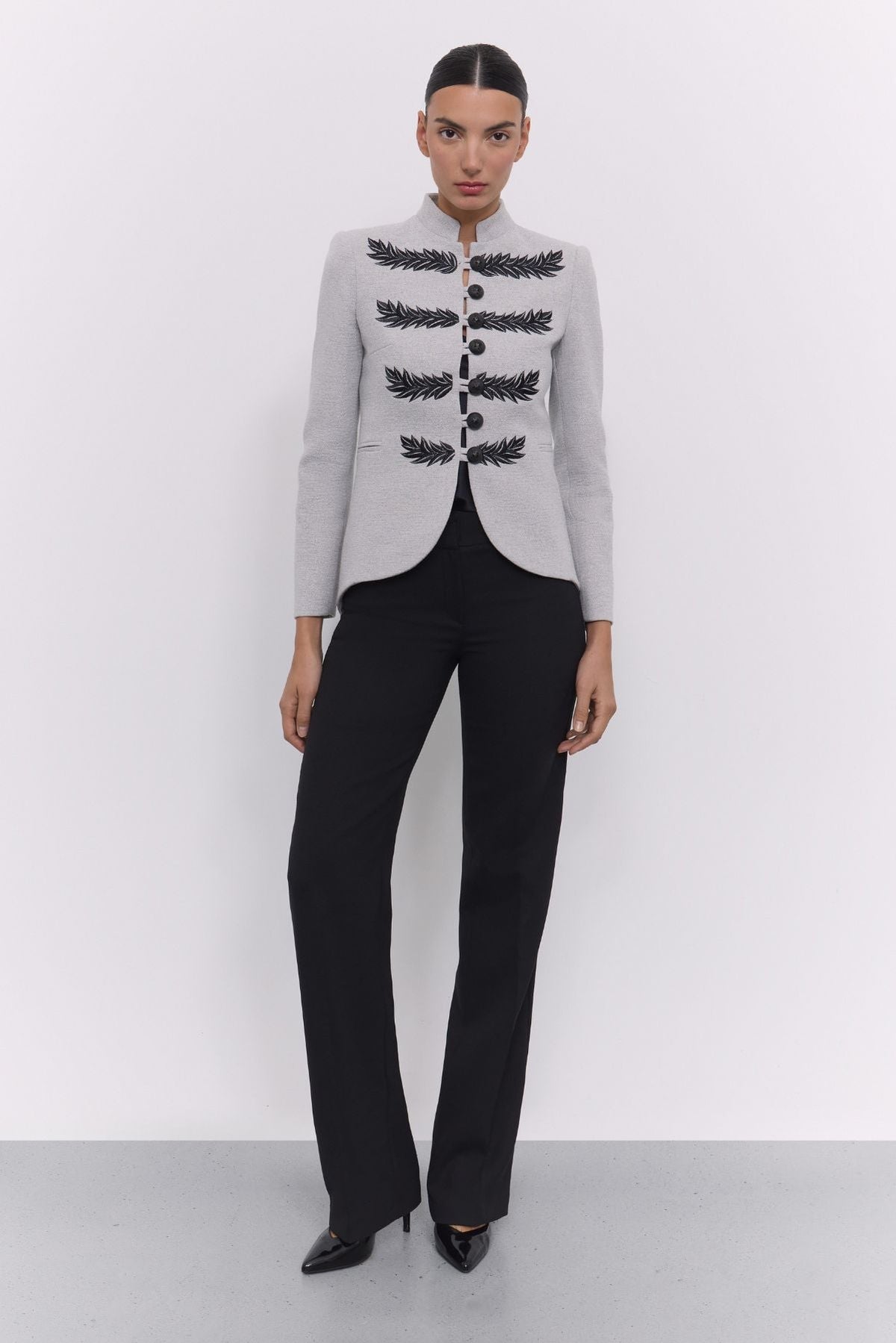 Blazer bordada gris perla Renata Cipriani - Edición Limitada - THE EXTREME COLLECTION