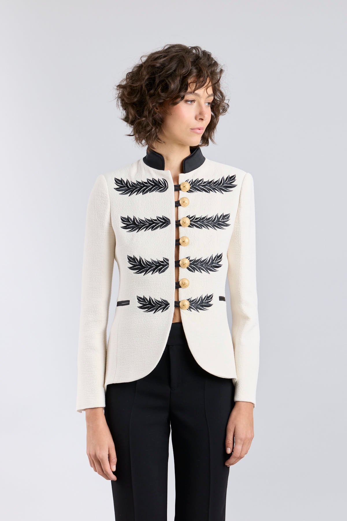 BLAZER BORDADA MARFIL RENATA LOVE - THE EXTREME COLLECTION