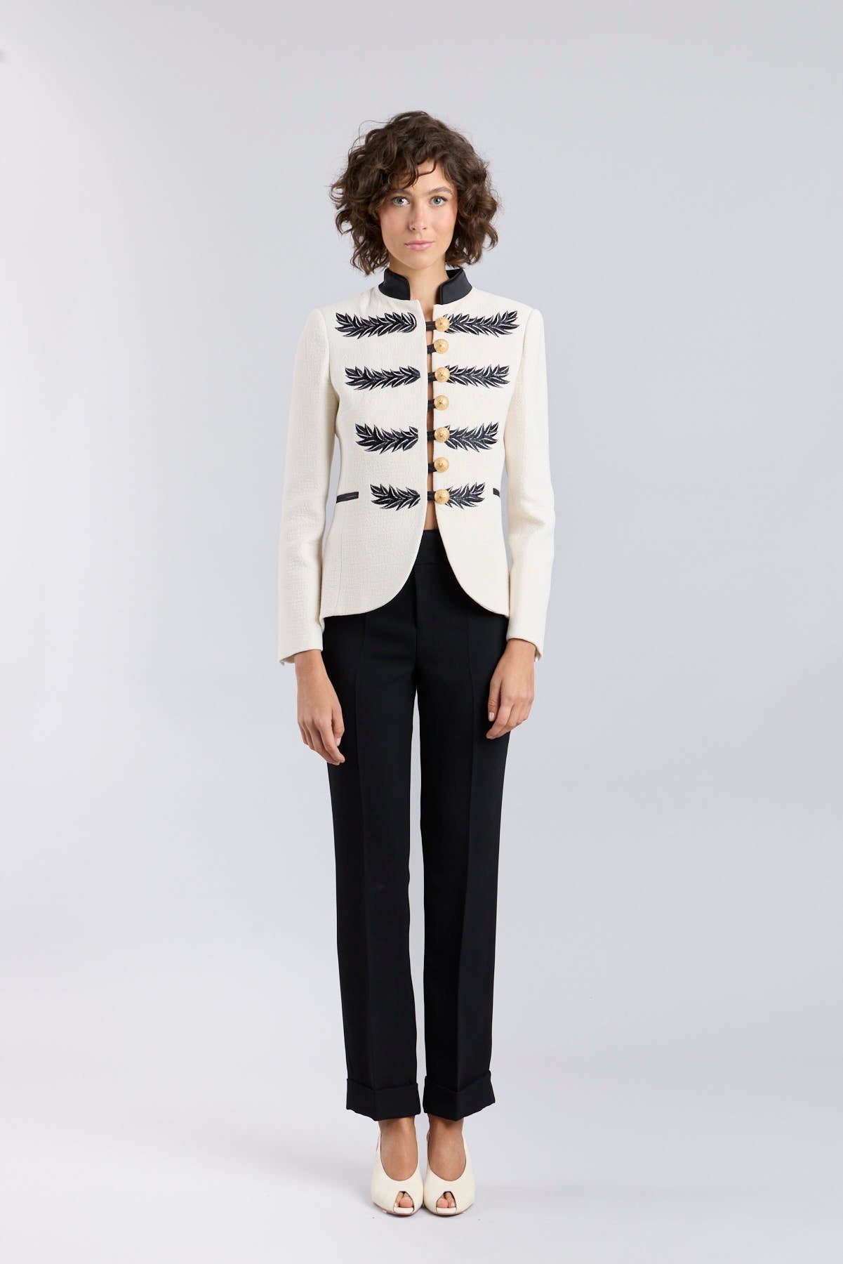 BLAZER BORDADA MARFIL RENATA LOVE - THE EXTREME COLLECTION