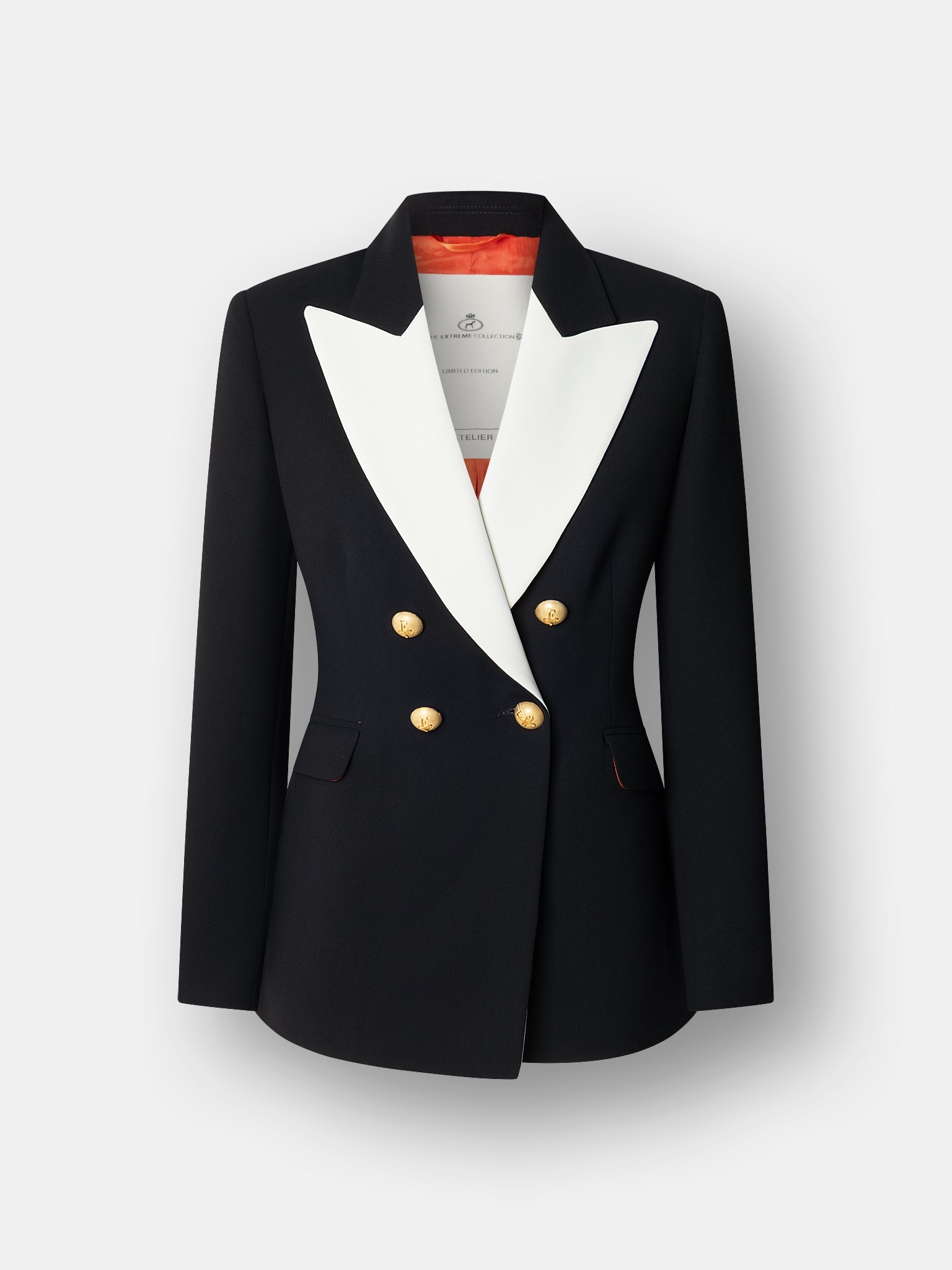 Chaqueta blazer de diseño cruzada en negro con solapas de pico blancas para mujer modelo Iconic Code 01.
