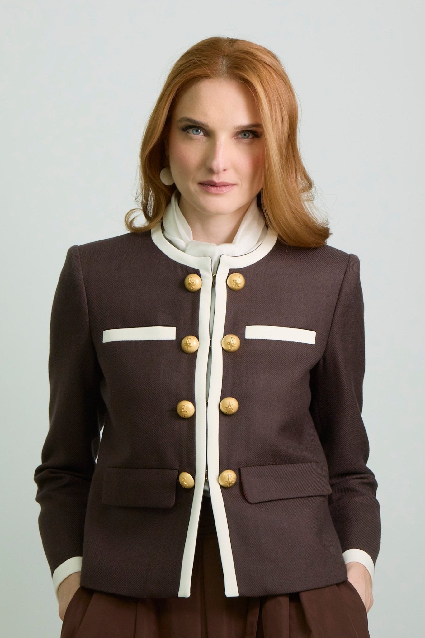 Blazer de lana marron con cuello a la caja Talulla de The Extreme Collection en color marrón con ribetes blancos.