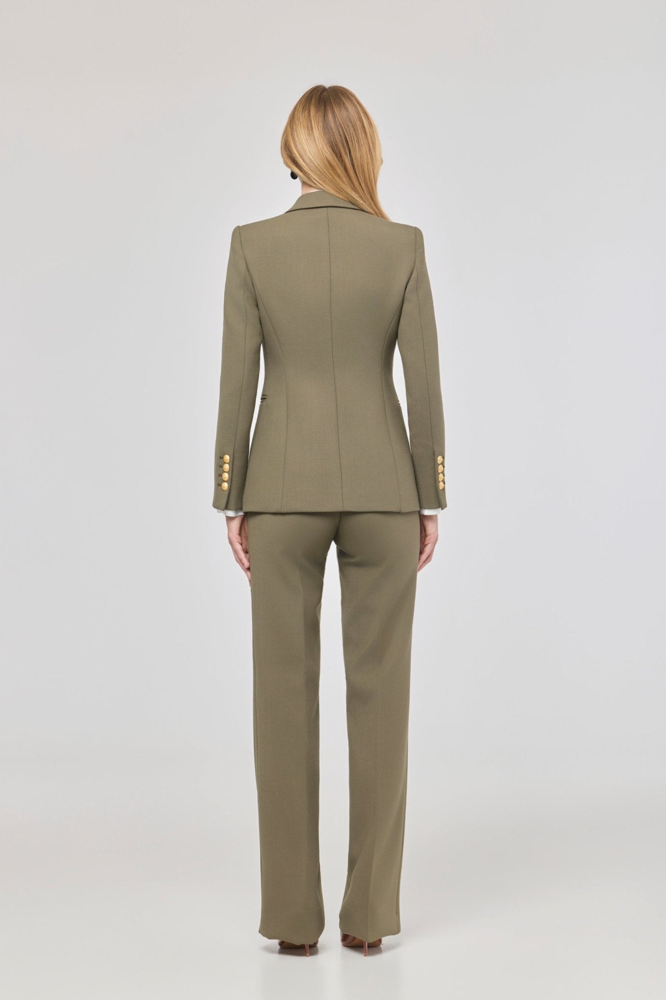 Blazer entallada verde Garcia Vintage 01 de The Extreme Collection en color verde con detalle de solapa picada.