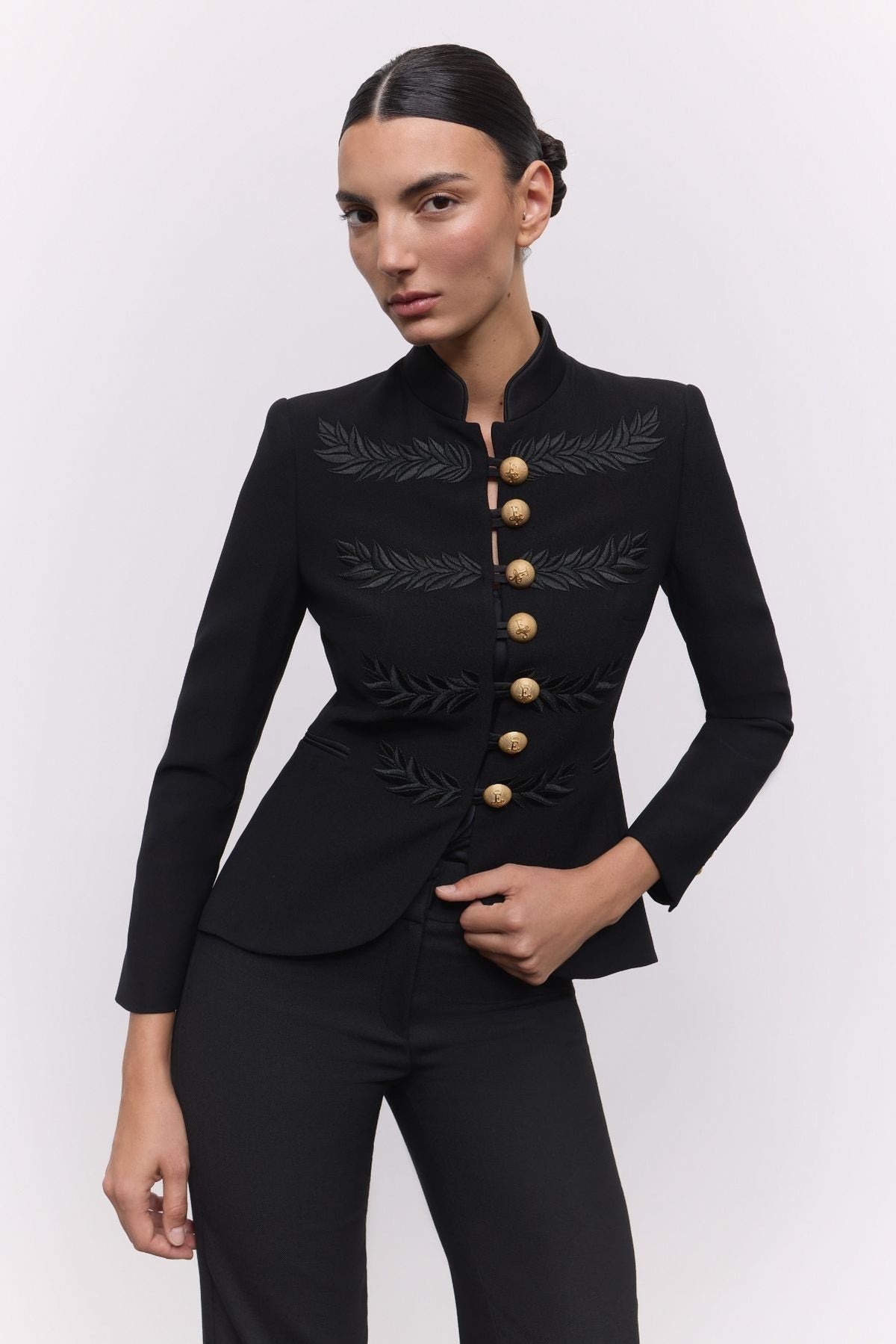 Blazer militar bordada negra Renata Black - Edición Limitada - THE EXTREME COLLECTION