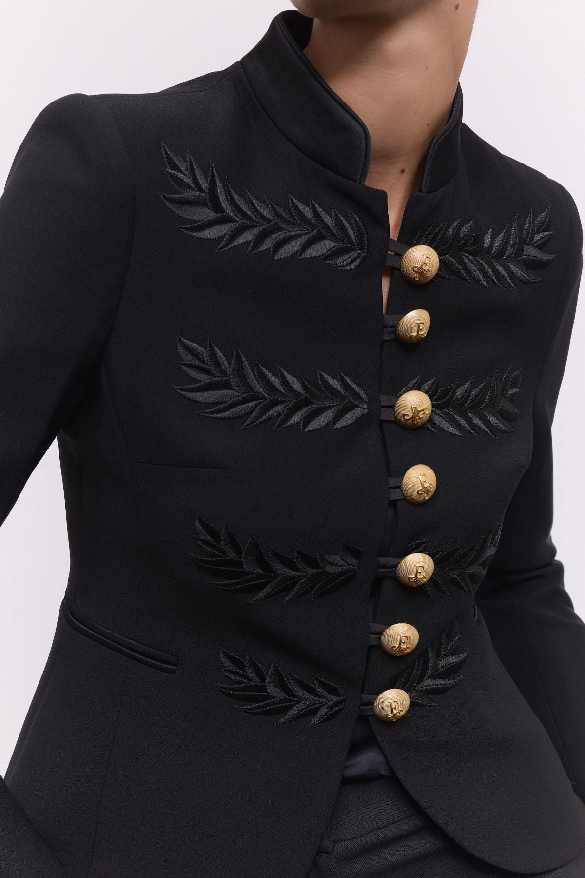 Blazer militar bordada negra Renata Black - Edición Limitada - THE EXTREME COLLECTION