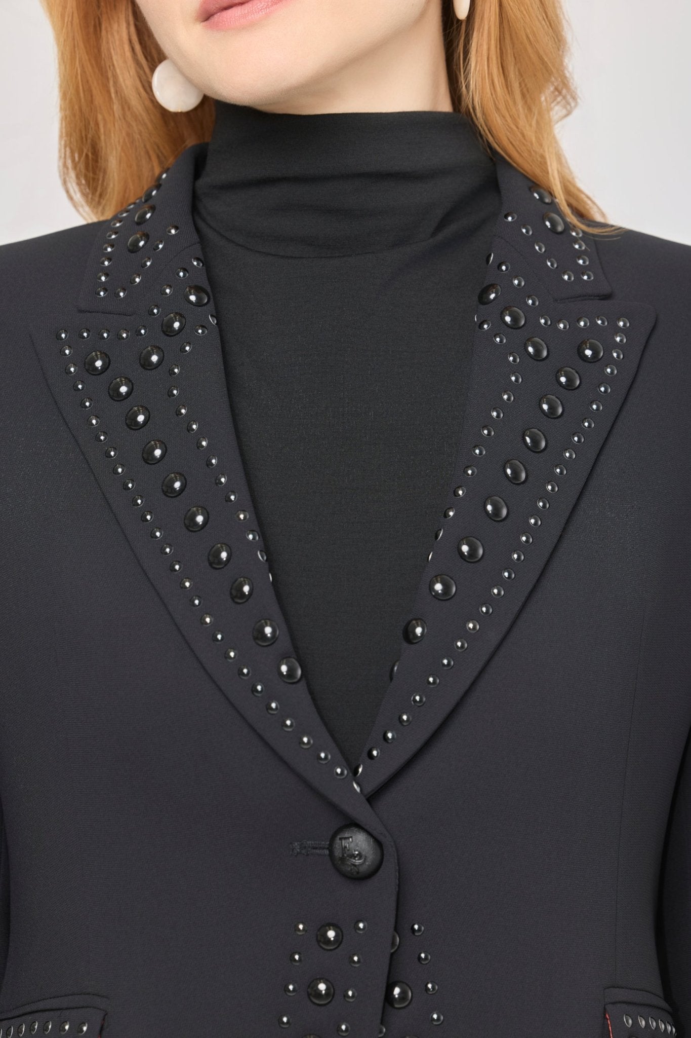 Blazer negra con tachuelas Rock Star de The Extreme Collection con tachuelas en color negro.