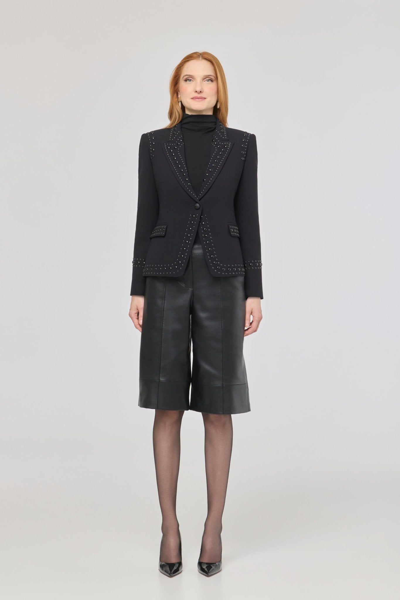 Blazer negra con tachuelas Rock Star de The Extreme Collection con tachuelas en color negro.