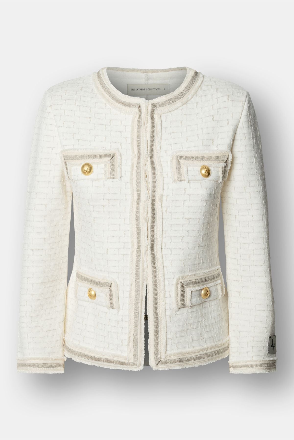 Chaqueta corta estructurada mujer modelo Cameron en color crudo con botones dorados.