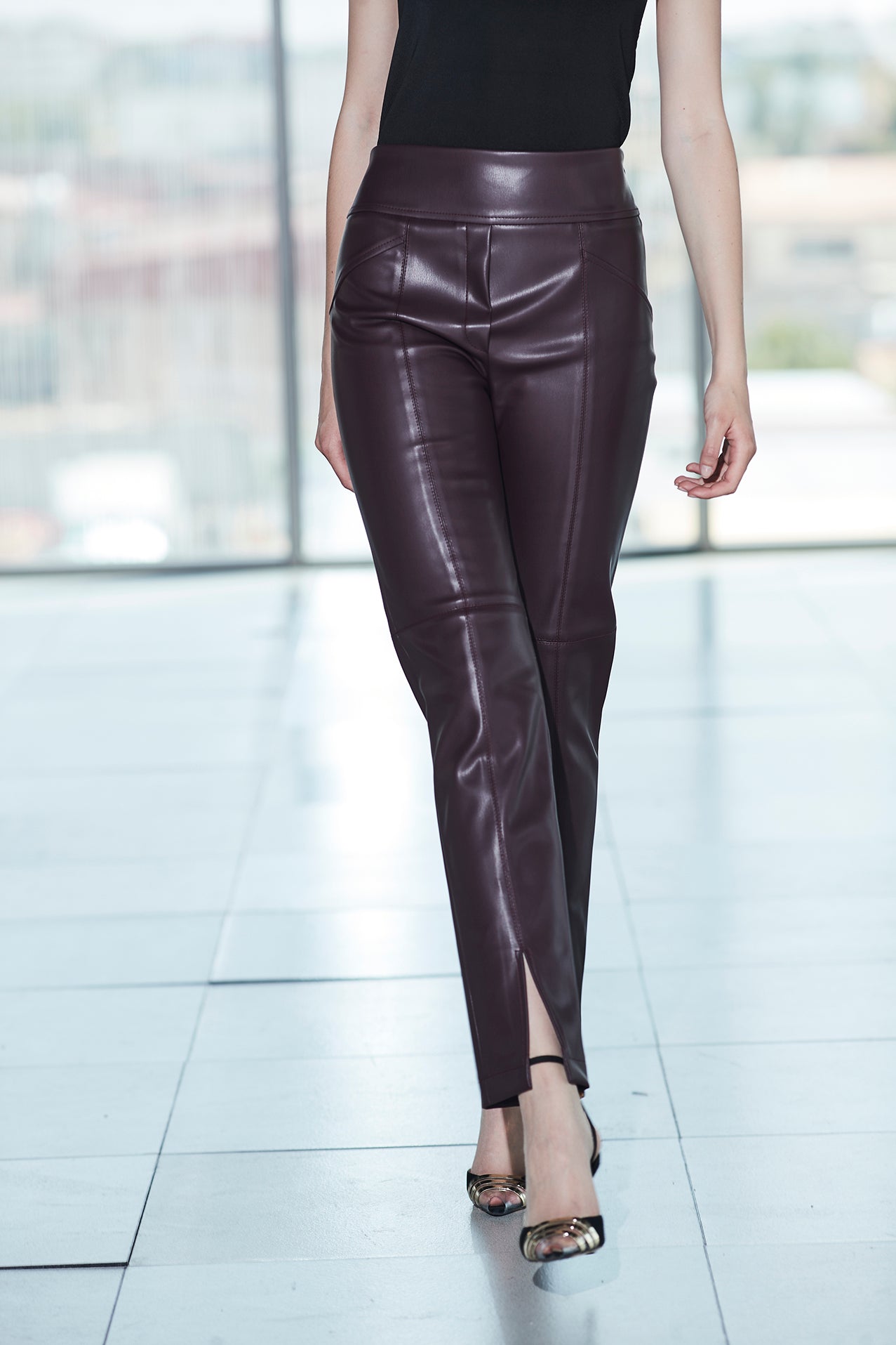 PANTALÓN EFECTO PIEL BURDEOS BERENICE - THE EXTREME COLLECTION