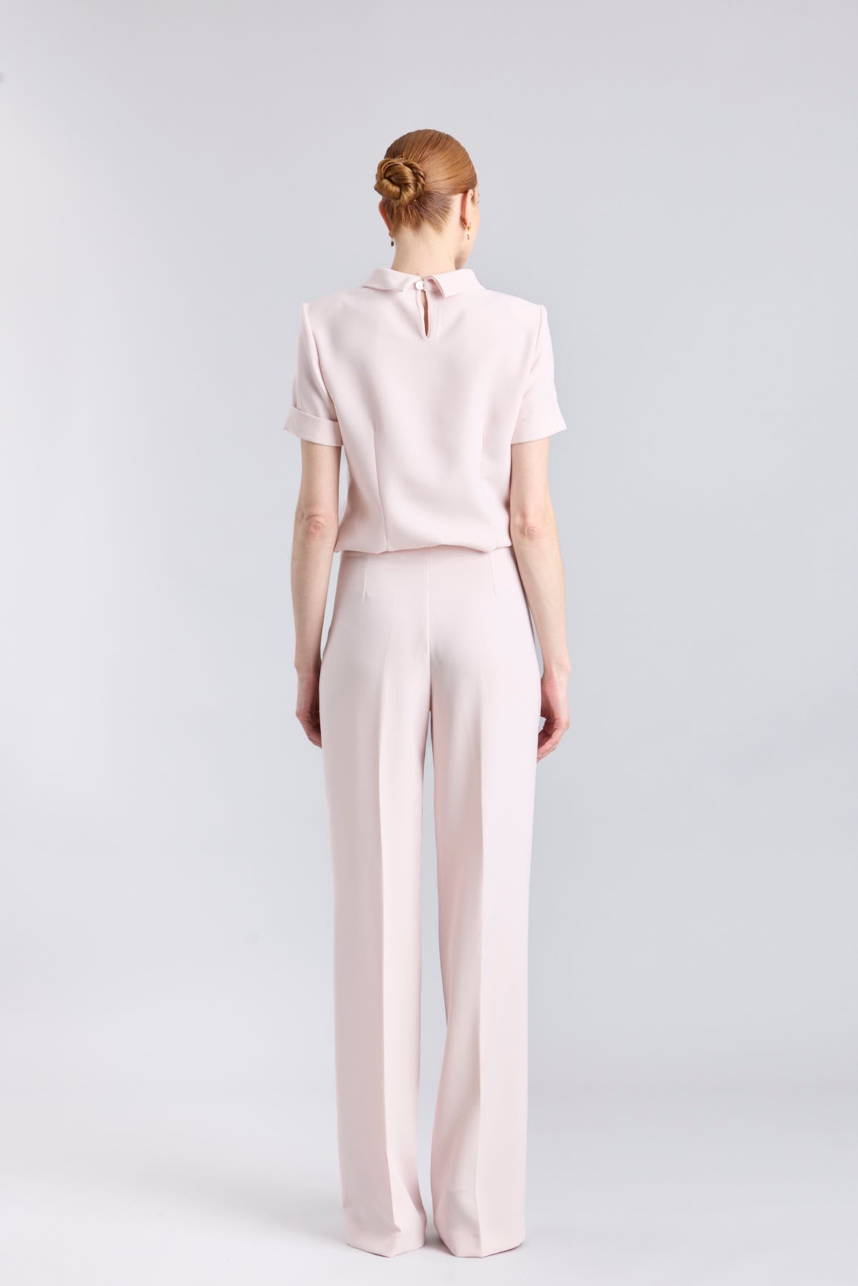 Top rosa de manga corta con cuello perkins de The Extreme Collection.