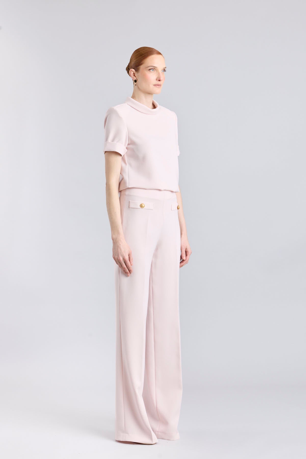 Top rosa de manga corta con cuello perkins de The Extreme Collection.